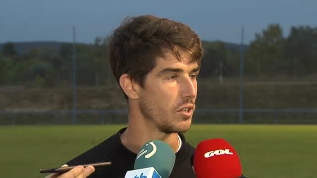 Íñigo Martínez se entrena con normalidad ajeno a la polémica