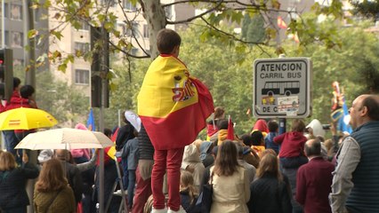 Miles de personas acuden al desfile del 12 de octubre