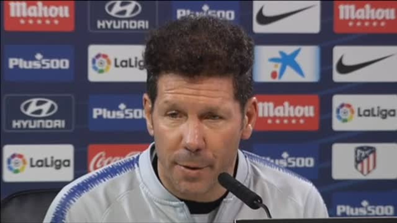 Simeone: "Quedan cinco jornadas y tenemos la intención hasta el último suspiro de acercarnos al primero"