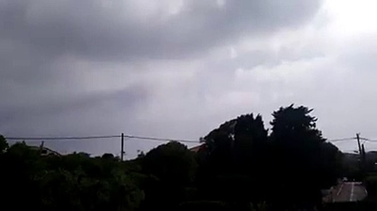 survol du centre ville d'Antibes et de juan les Pins