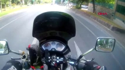 FECİ KAZA KAMERADA... MOTOSİKLETLE ÇARPIŞAN BİSİKLET SÜRÜCÜSÜ YARALANDI