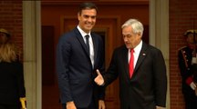 Sánchez mantiene un encuentro con Sebastián Piñera