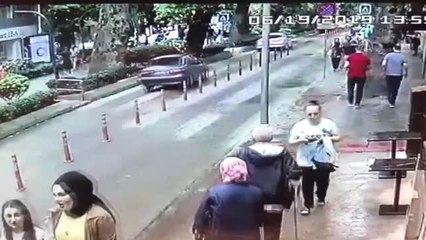 Ağaç yola devrildi: 1 yaralı (2) - KOCAELİ