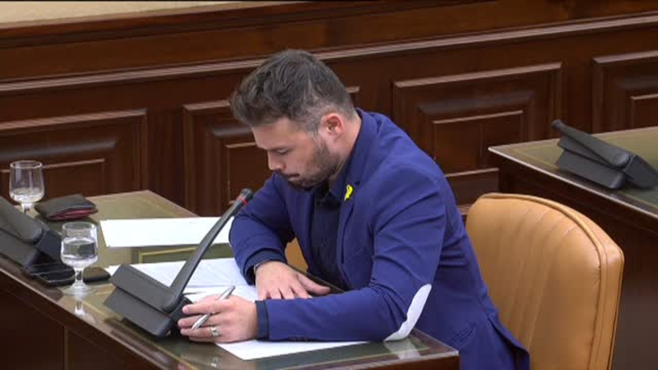 La vicepresidenta de la comisión de financiación irregular del PP llama "imbécil" a Rufián que la había tildado de "palmera"