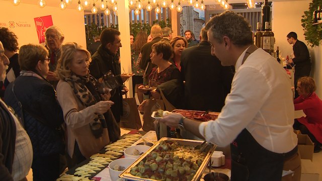 Uxue Barkos y Manu Ayerdi visitan el stand de Navarra en Fitur