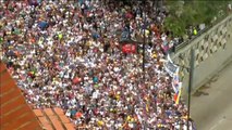 El líder de la oposición venezolana Juan Guaidó se autoproclama presidente