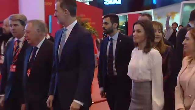 Los Reyes inauguran Fitur después de entrar por una puerta lateral