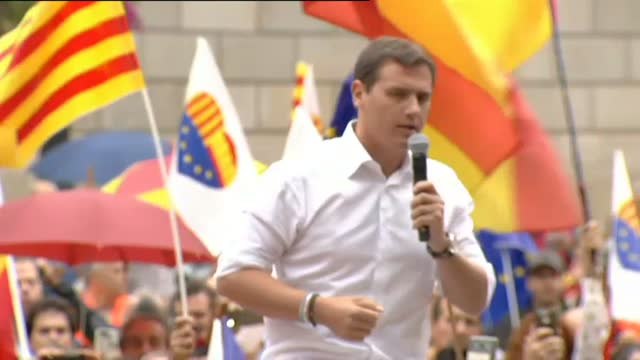 Rivera acusa a Torra de trabajar para liquidar la Constitución