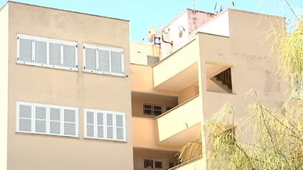 Un padre quiere comprobar cómo murió su hijo haciendo balconing