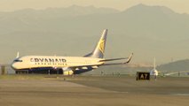Fomento asegura que es legal que Ryanair cancele vuelos