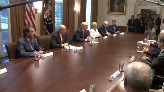 Trump corrige sus declaraciones de Helsinki