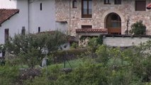 La Guardia Civil busca al hombre huido tras pasar la noche atrincherado en su casa de Turieno (Cantabria)
