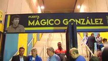 Mágico González inaugura la puerta que lleva su nombre en el Carranza