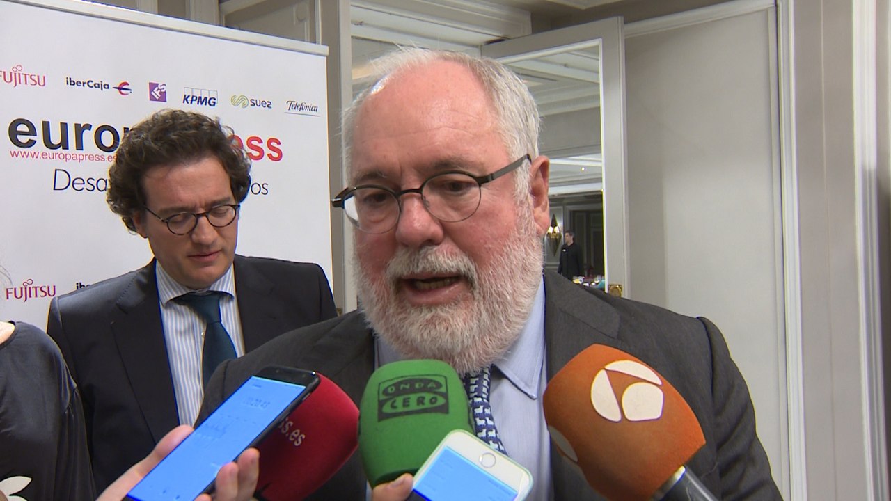 Arias Cañete adelanta que votará a Casado