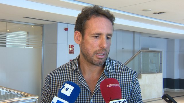 Sindicatos se reúnen con Ryanair para tratar servicios mínimos