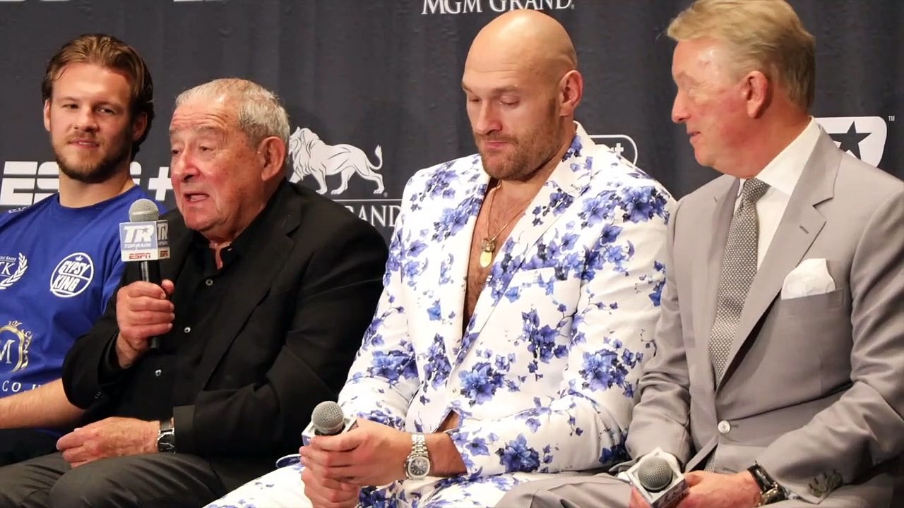 TYSON FURY AT IT AGAIN! - BLASTING OUT AMERICAN PIE WITH BEN DAVISON, FRANK WARREN & BOB ARUM