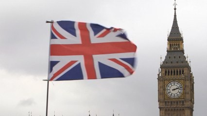 May exime del pago de 73 euros a los europeos con más de cinco años en Inglaterra