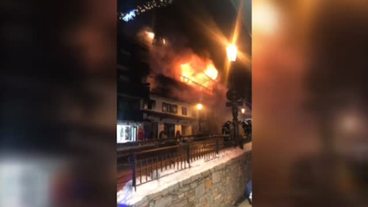 Dos personas mueren en el incendio de una estación de esquí en los Alpes