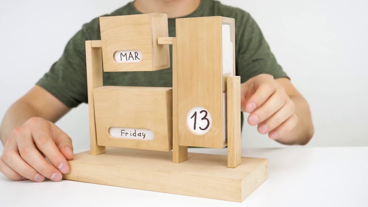 DIY Endless Calendar from Wood