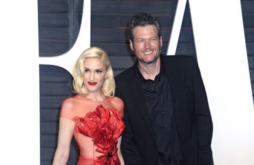 Blake Shelton gets birthday kiss from seal