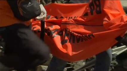Continúa la búsqueda de los miles de desaparecidos tras el terremoto de Indonesia