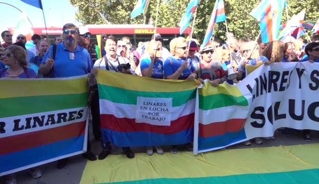 Linarenses entregan firmas para exigir el resurgir de la ciudad