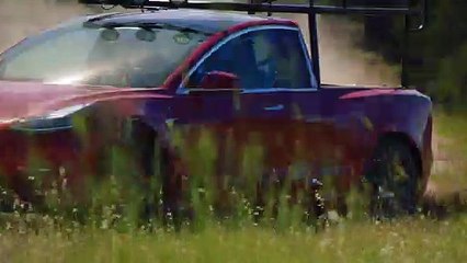 Elle transforme sa TESLA... en PickUp !