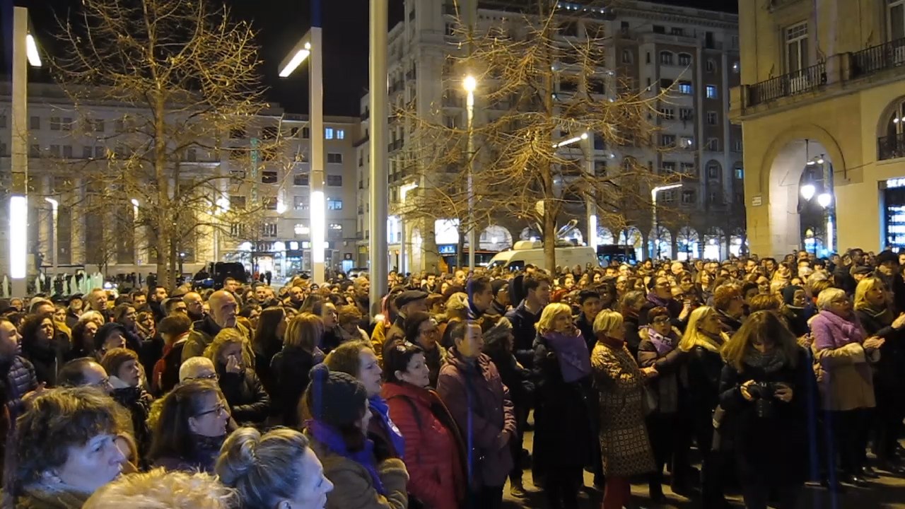 Zaragoza se concentra contra la violencia machista
