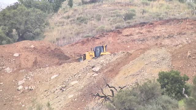 La perforadora que excavará los dos túneles verticales se encuentra ya en la zona próxima al rescate