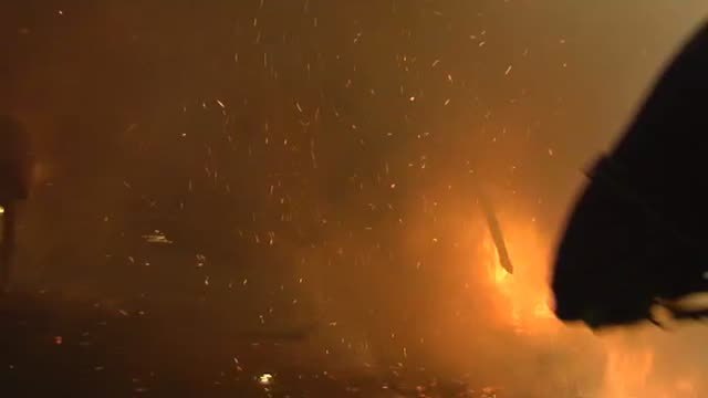 Caballos y fuego en la tradicional fiesta de las Luminarias