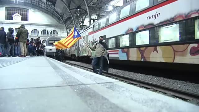 Cientos de personas se manifiestan en Barcelona por las detenciones contra los CDR