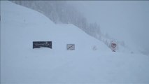 Numerosos aludes controlados en los Alpes suizos para evitar avalanchas mortales