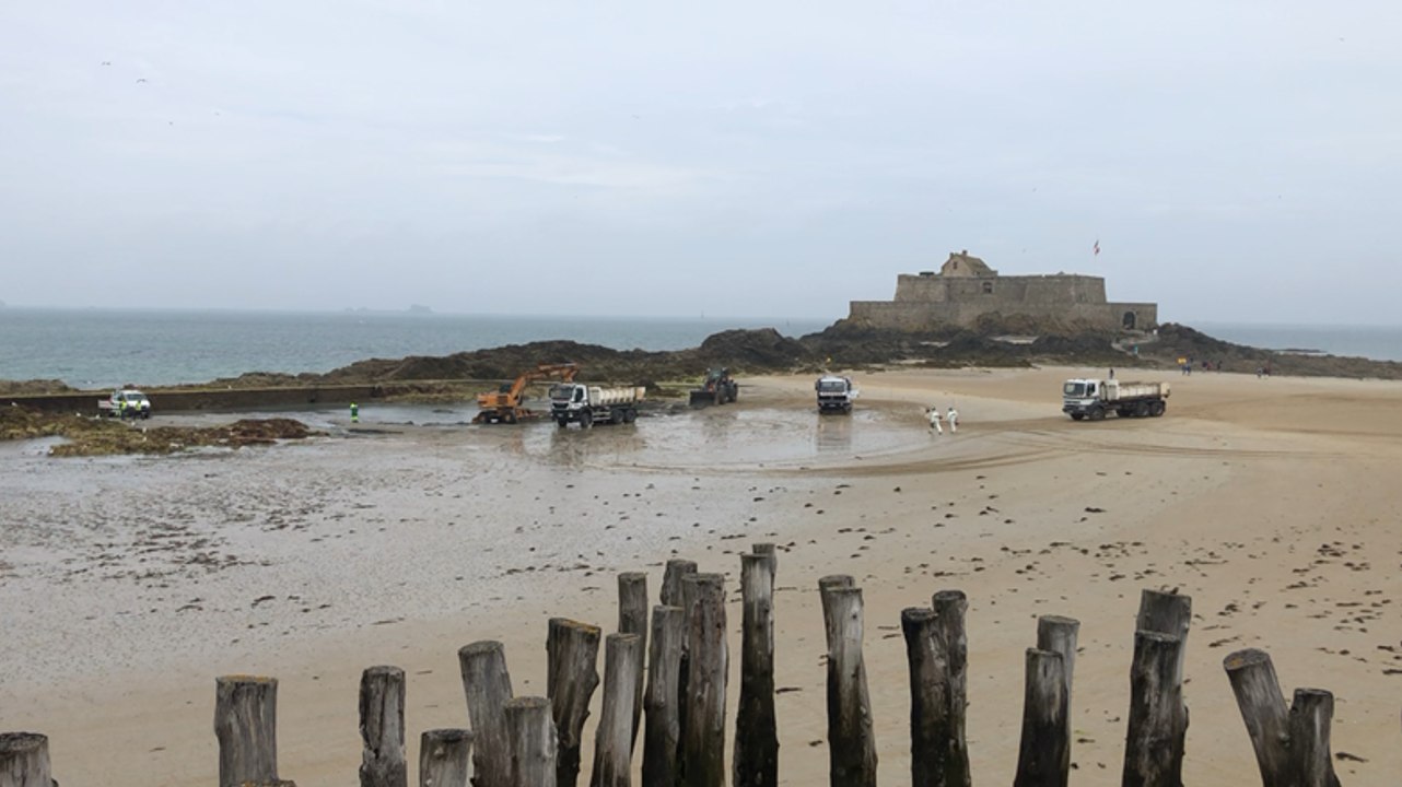 Nettoyage de la piscine d’eau de mer de la plage de l’Eventail
