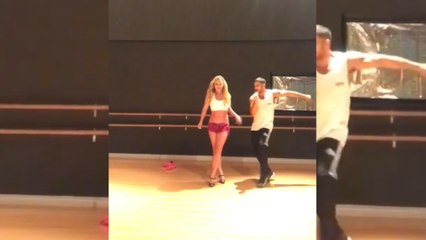 Britney Spears muestra sus dotes de salsa con 'Chantaje'