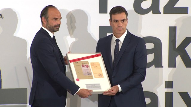 Sánchez rinde homenaje a las víctimas de ETA y a la colaboración francesa