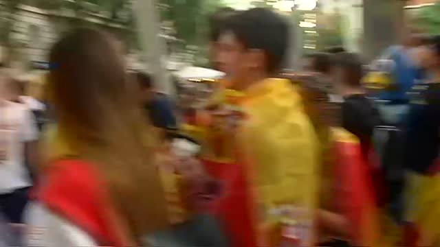 Los Mossos cargan contra un grupo de antifascistas