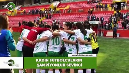 Kadın futbolcuların şampiyonluk sevinci