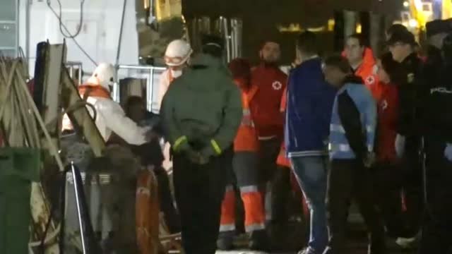 Salvamento Marítimo rescata 494 personas de ocho pateras en el mar de Alborán