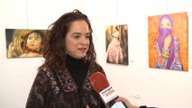 Retratos femeninos en una exposición pictórica en Mérida