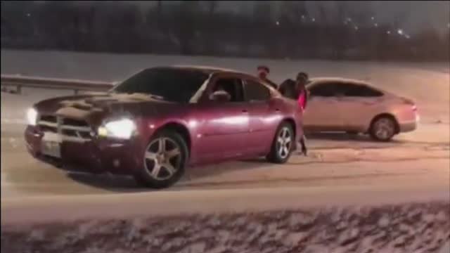 La primera gran nevada del año en EEUU complica el tráfico en la carreteras