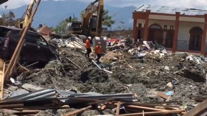 Carrera contrarreloj para encontrar supervivientes en Indonesia