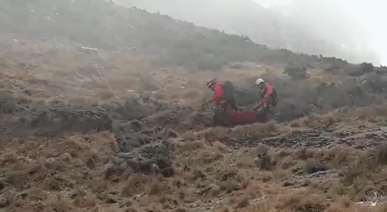 Ertzaintza traslada víctimas mortales del accidente aéreo