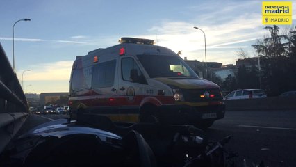 Colisión lateral entre un turismo y una moto en la A-2