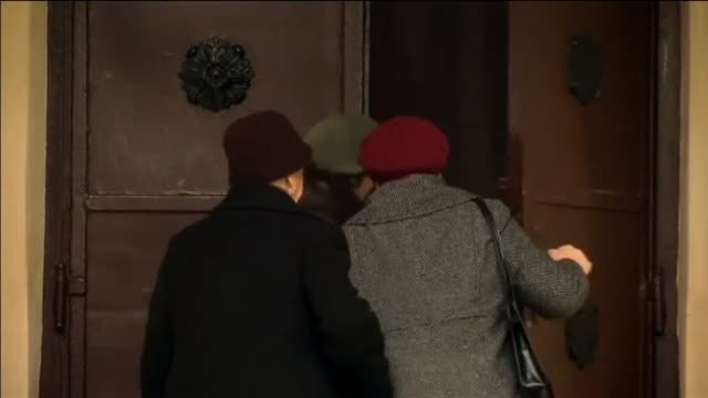 Los feligreses de un pueblo de Polonia amparan a un sacerdote condenado por abusos sexuales