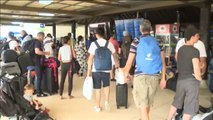 Miles de turistas permanecen atrapados en el aeropuerto de Koh Samui por la tormenta Pabuk