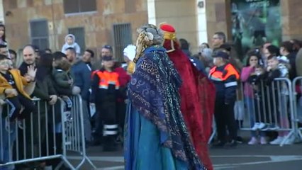 Los Reyes Magos llegan a Badajoz con un AVE bajo el brazo