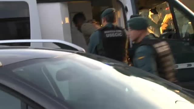 El asesino confeso de Rebeca es trasladado a prisión bajo abucheos