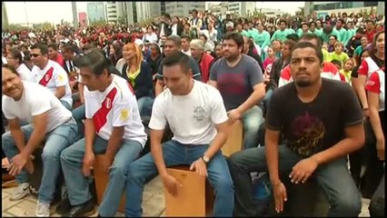 Miles de personas intentan batir un record Guinnes en Lima