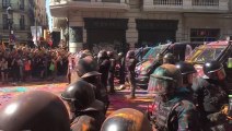 Tensión entre independentistas y policías en Barcelona