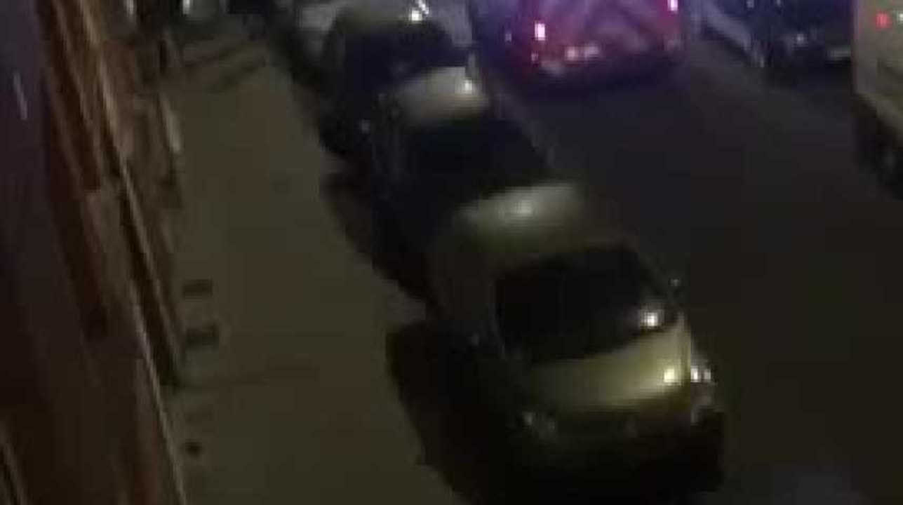 Bruxelles : Jamal attaqué par deux Malinois enragés sur le pas de sa porte, on entend le chien qui lui « rongeait » la jambe hurler à la mort tandis qu’il est coincé dans l’entrebâillement d’une porte !